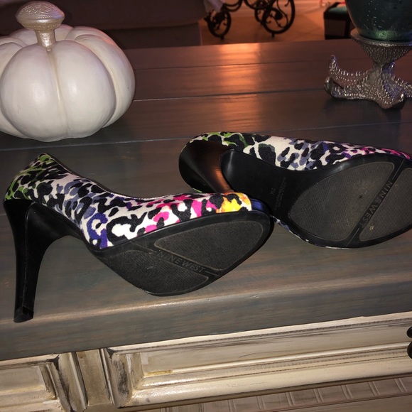 Shoes - Picture 4 of 6